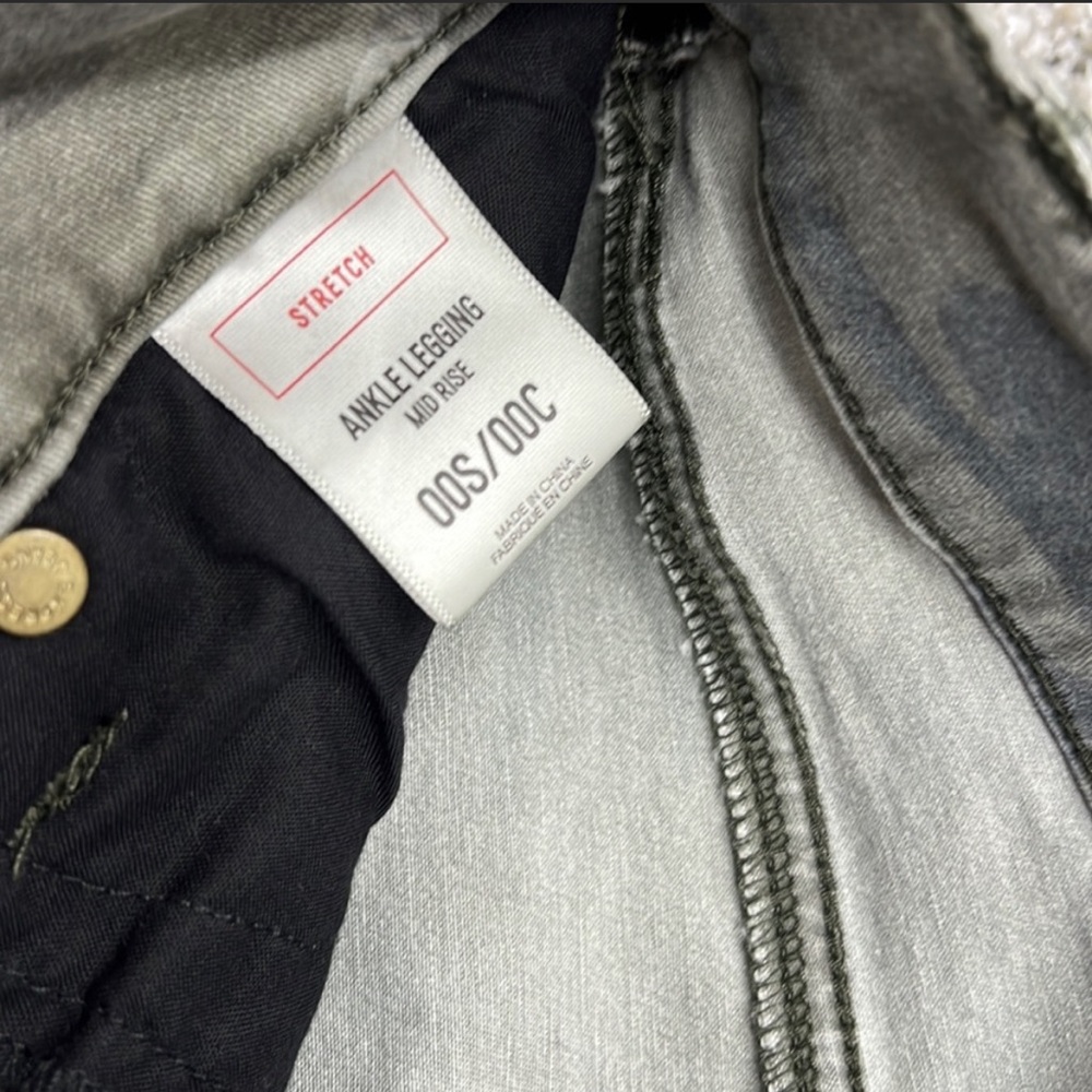 Express Mid Rise Camo pants - Picture 5 of 6